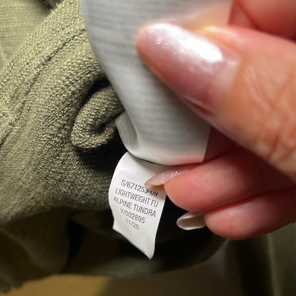 Old Navy lightweight, alpine, tundra, hooded, zip up sweater size medium - Picture 7 of 8